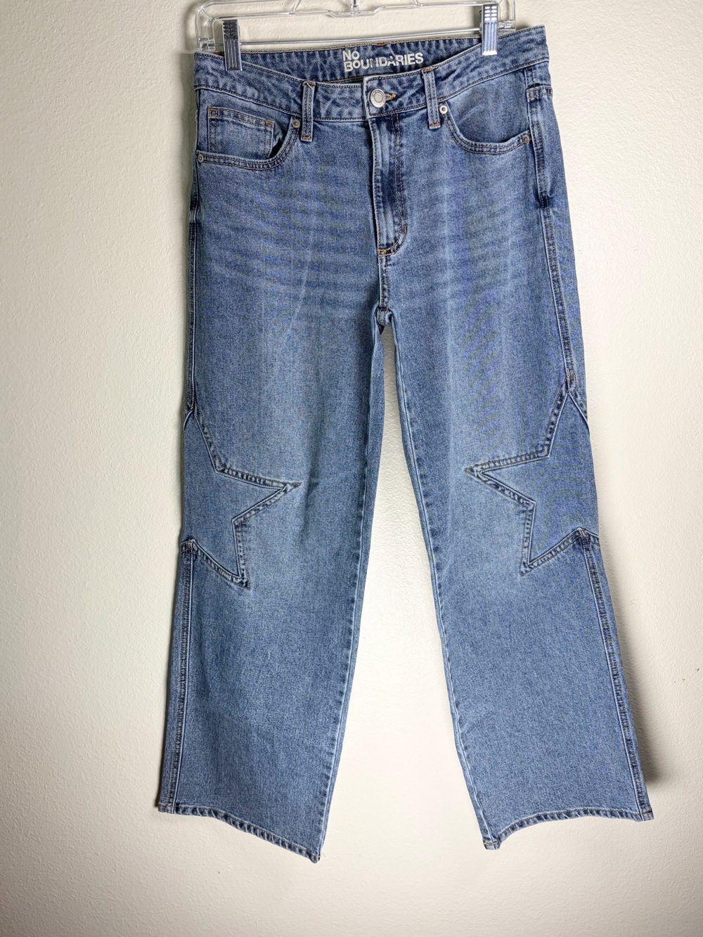 No Boundaries women’s Light Blue Star Patch Knee Straight Jeans Sz 8